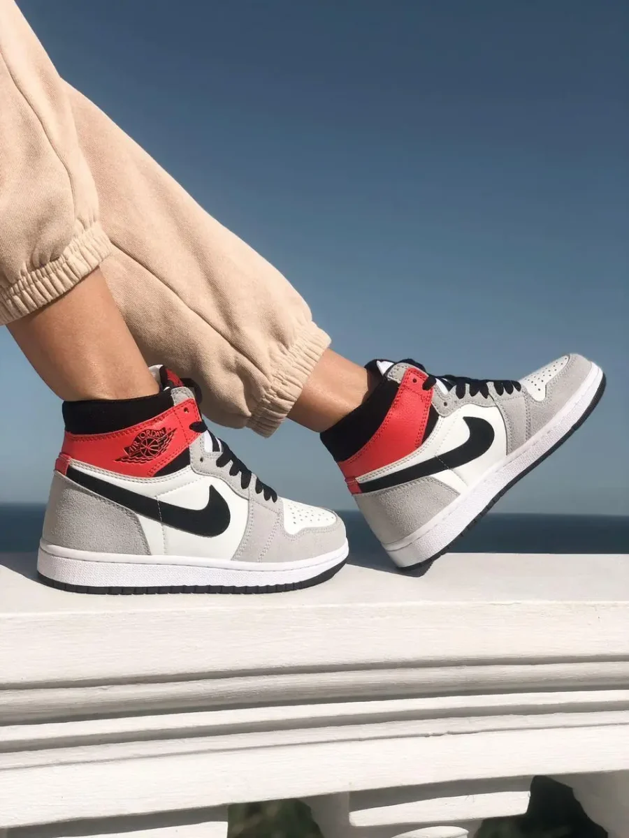 Кросівки Nike Air Jordan 1 Retro High OG White/Black-Light Smoke Grey-Varsity Red
