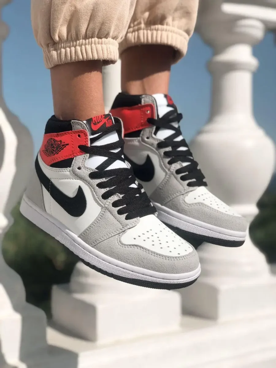 Кросівки Nike Air Jordan 1 Retro High OG White/Black-Light Smoke Grey-Varsity Red