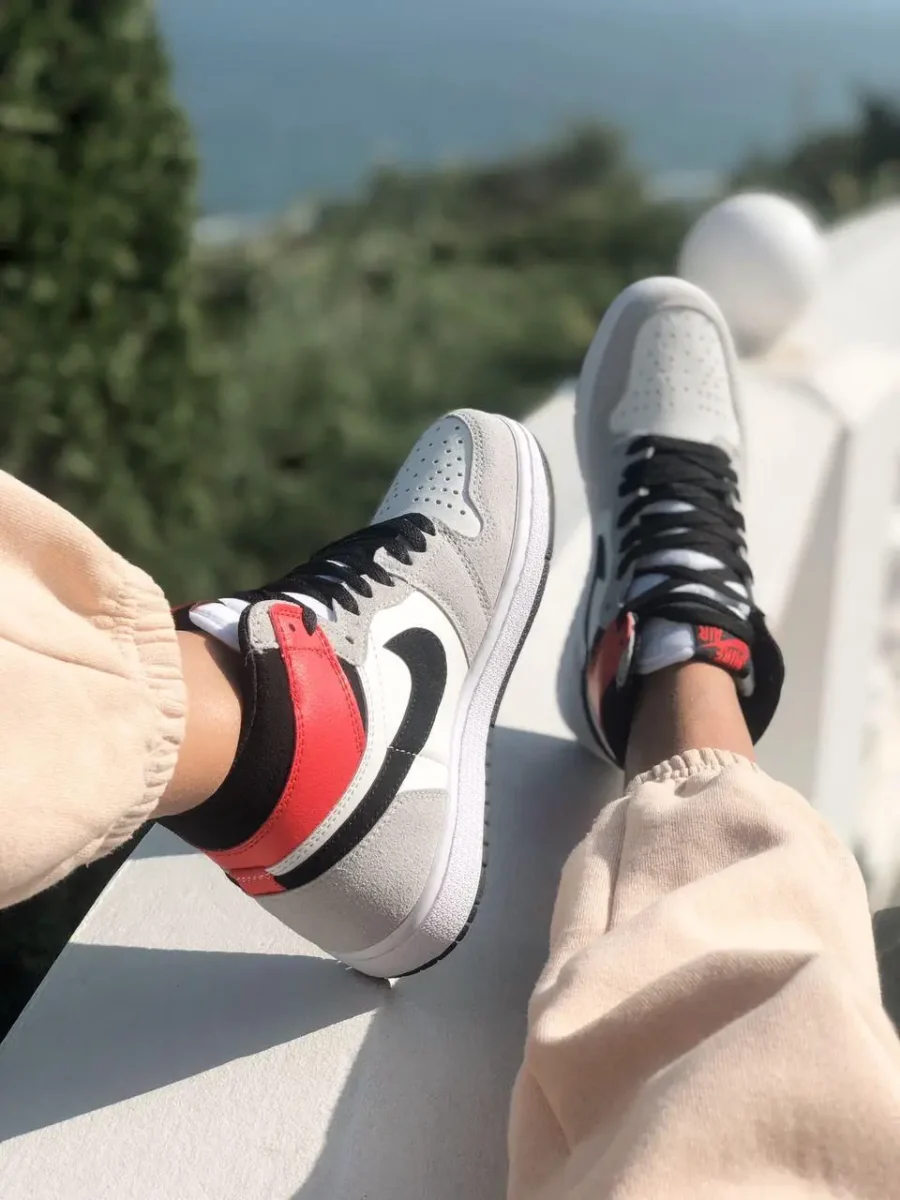 Кросівки Nike Air Jordan 1 Retro High OG White/Black-Light Smoke Grey-Varsity Red