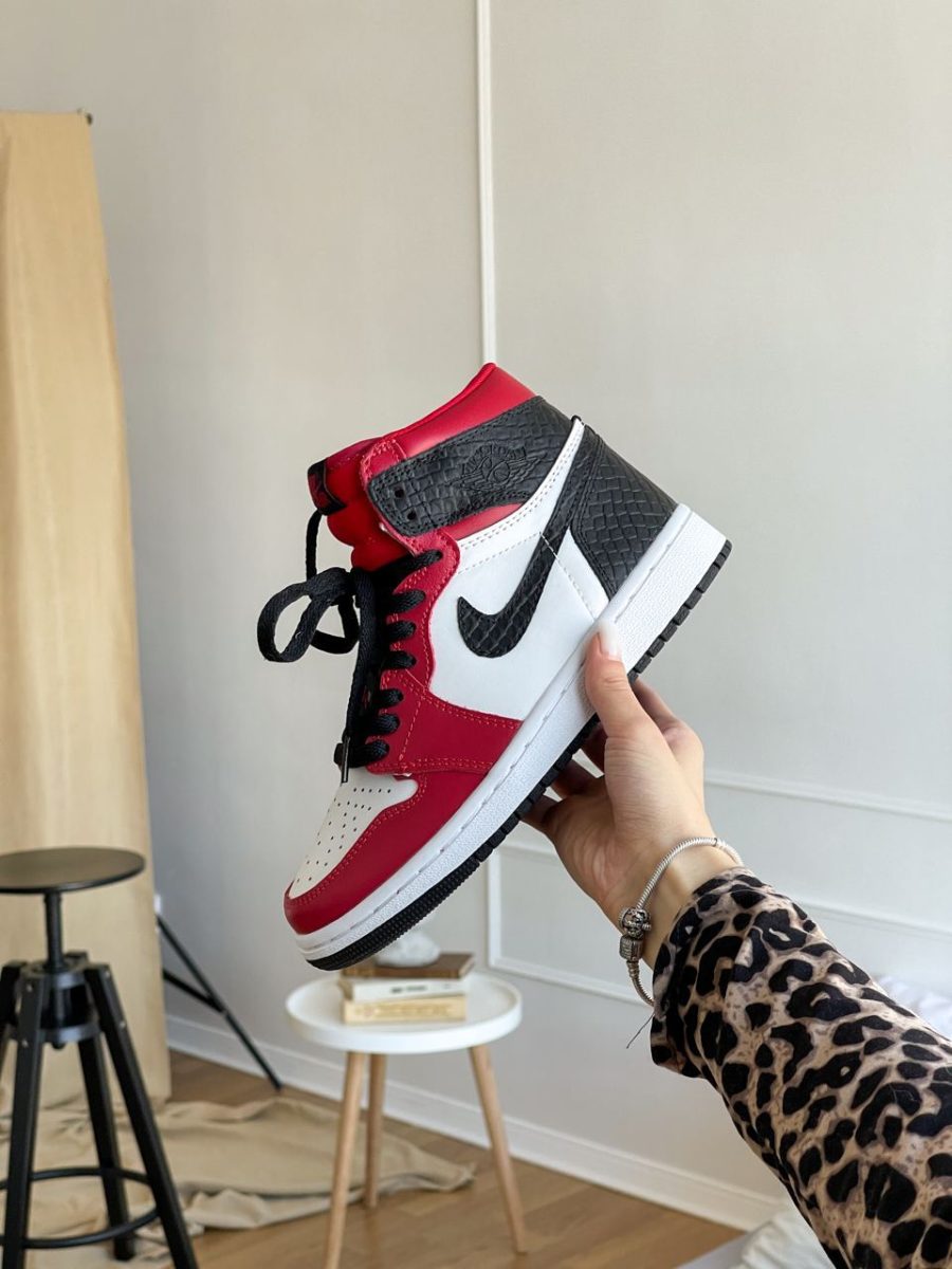 Кросівки Nike Air Jordan 1 Retro High Satin Snake Chicago