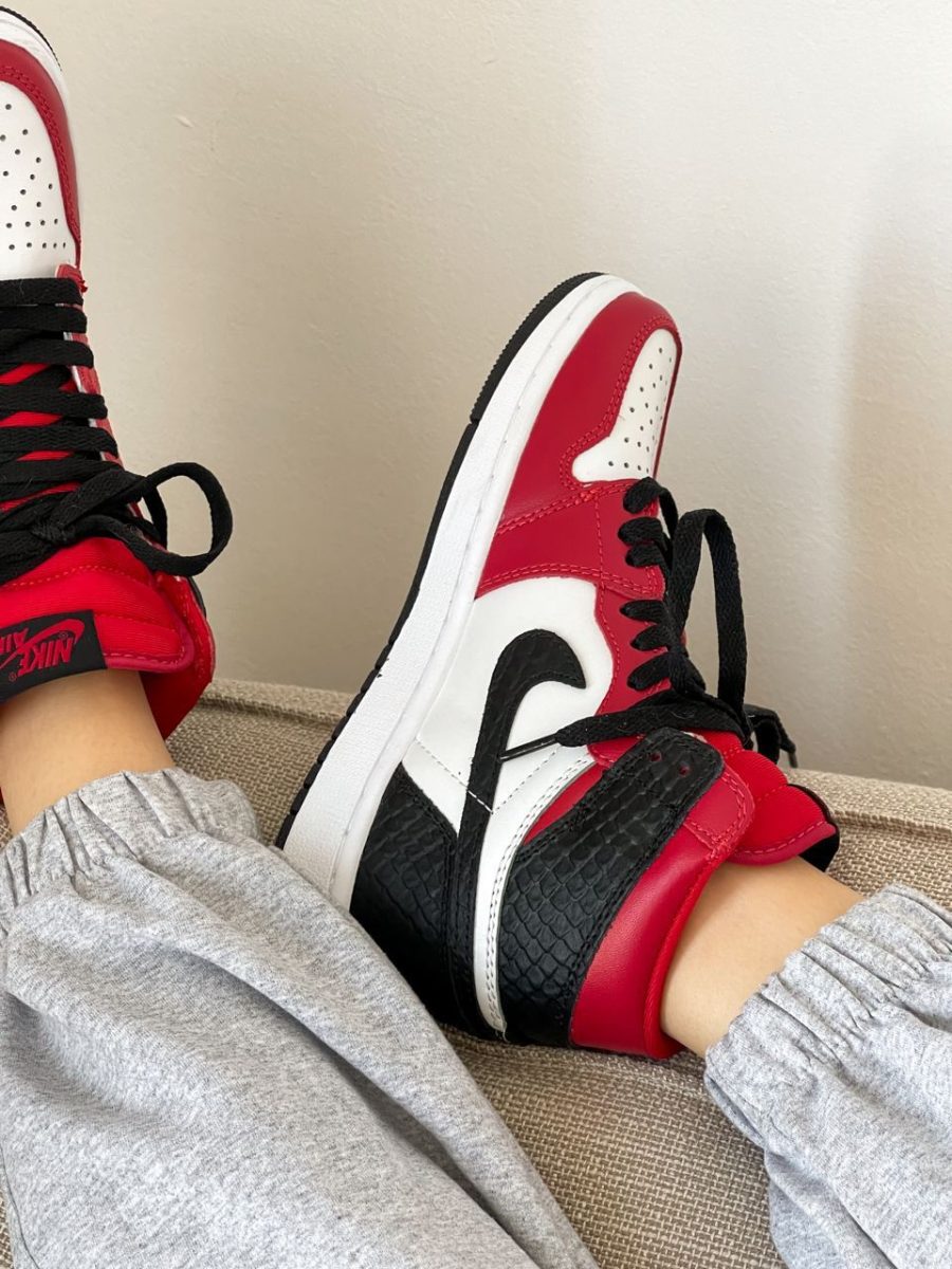 Кросівки Nike Air Jordan 1 Retro High Satin Snake Chicago