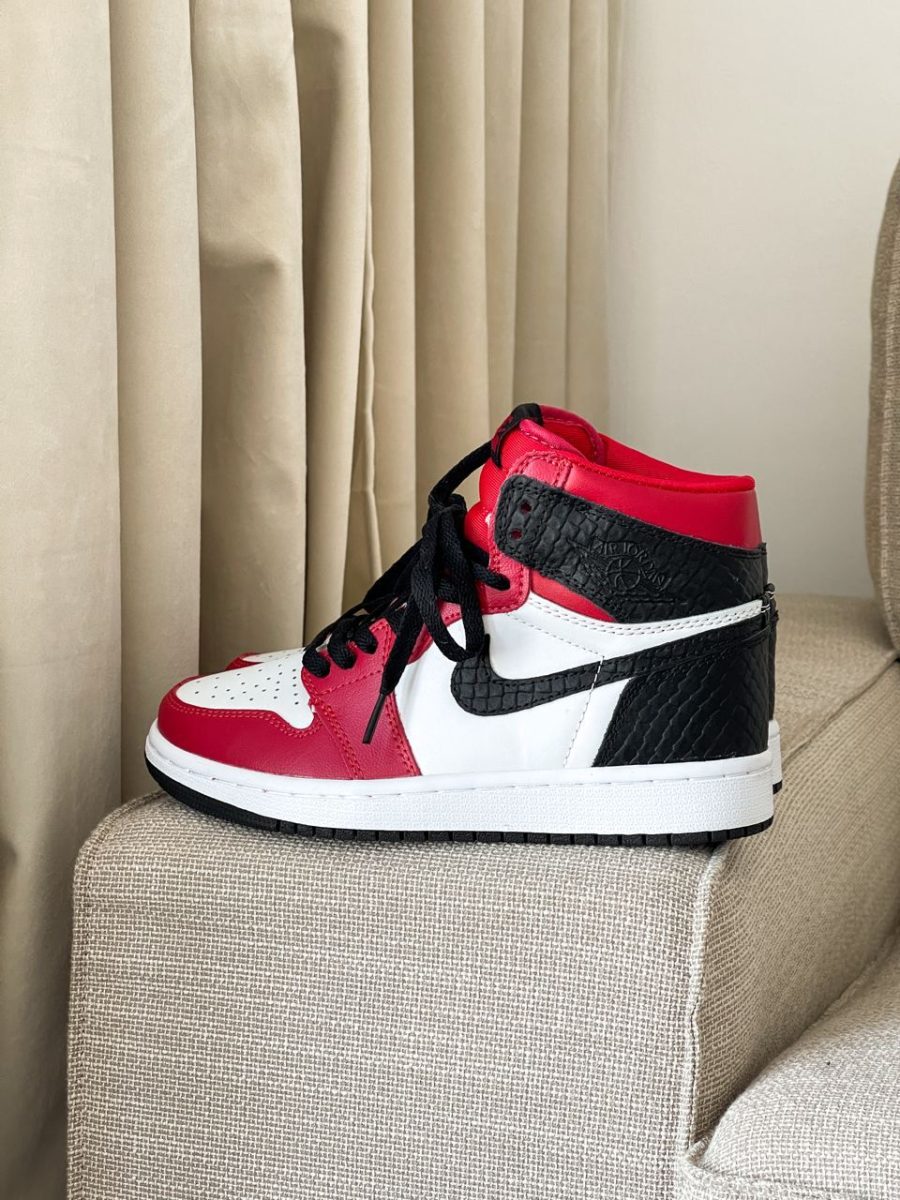 Кросівки Nike Air Jordan 1 Retro High Satin Snake Chicago