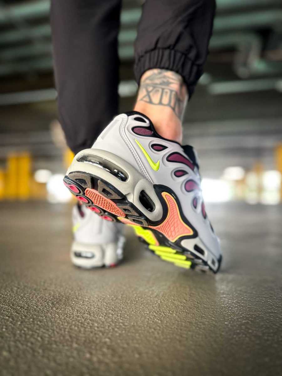 Кроссовки Nike Air Max Plus Drift Light Silver Barely Volt