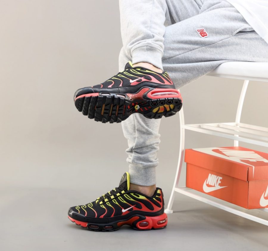 Кросівки Nike Air Max Plus TN Gradient Black/Red/Yellow