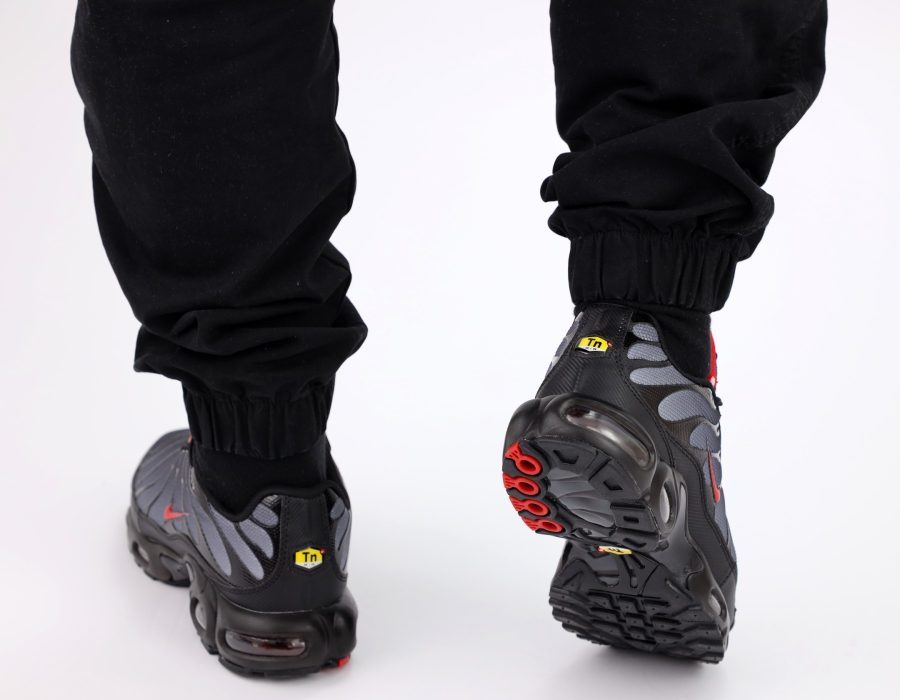 Кроссовки Nike Air Max Plus TN Black/University Red – Wolf Grey