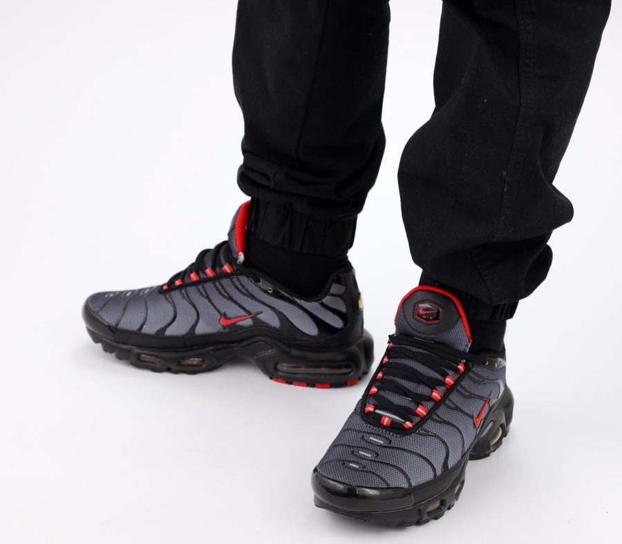 Кроссовки Nike Air Max Plus TN Black/University Red – Wolf Grey