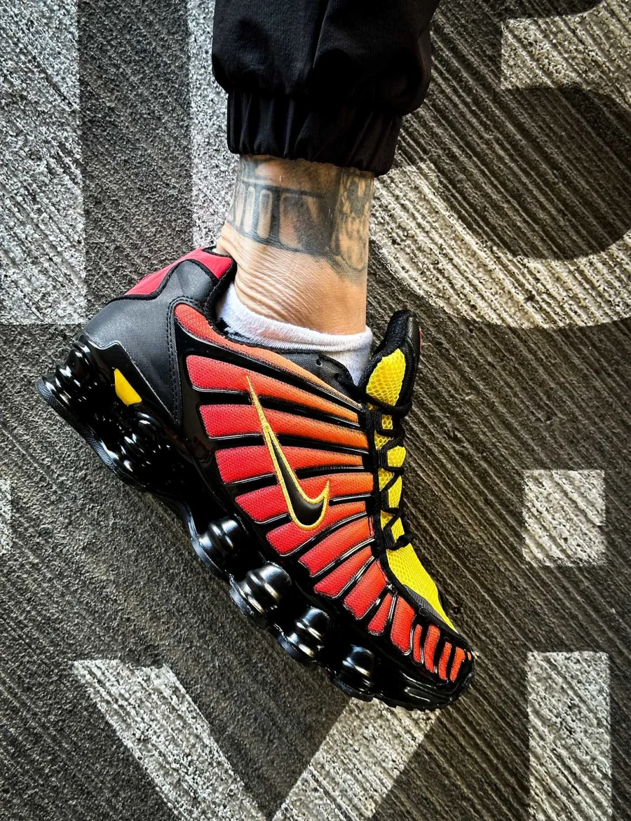 Кросівки Nike Shox TL Sunrise Gradient