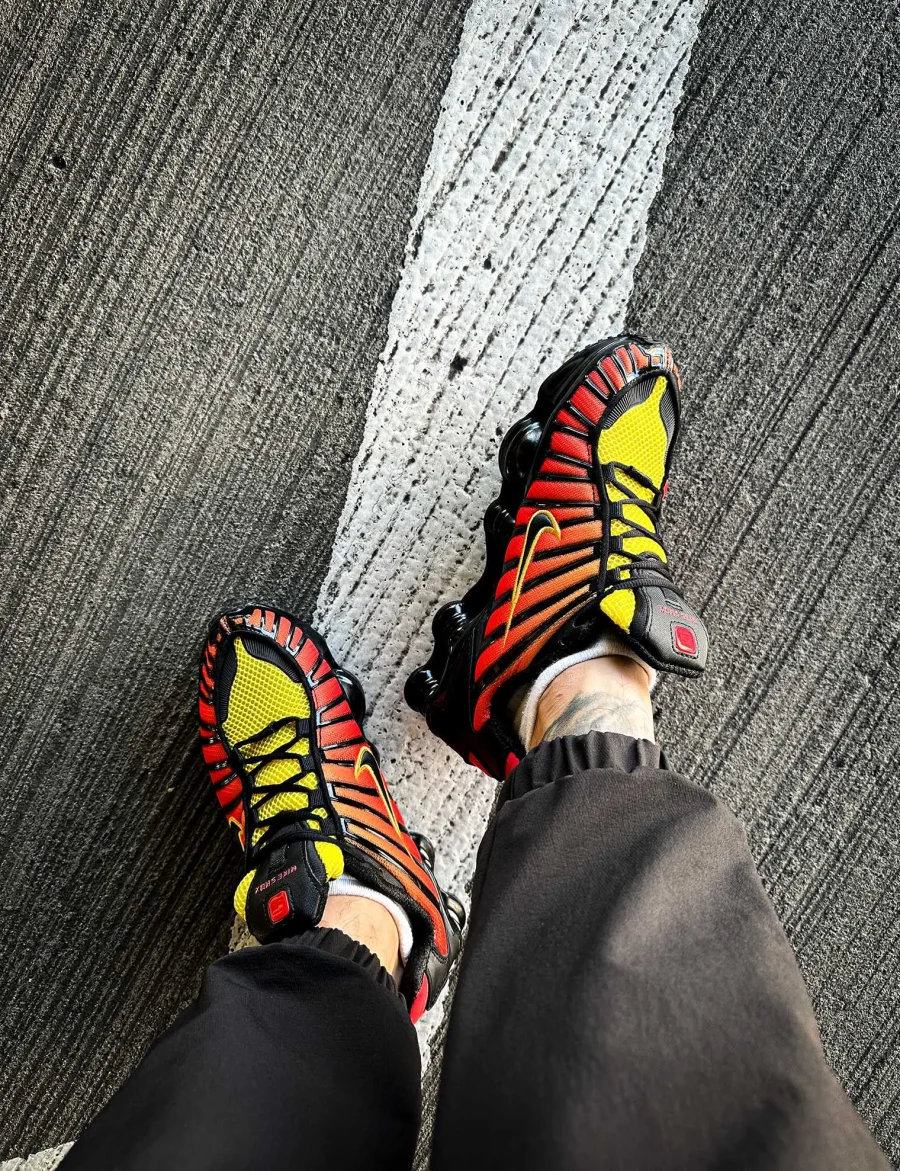 Кросівки Nike Shox TL Sunrise Gradient