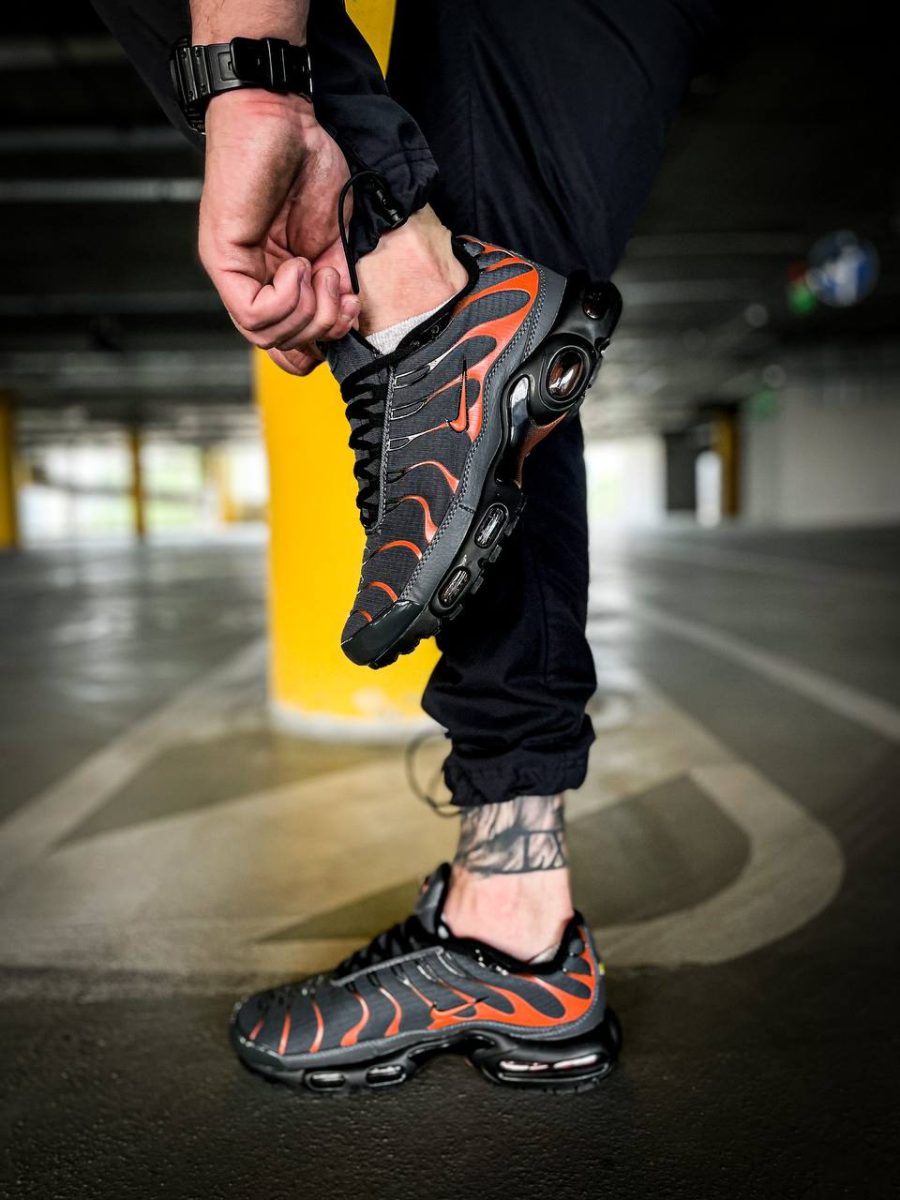 Кросівки Nike TN Air Max Plus Black/Orange