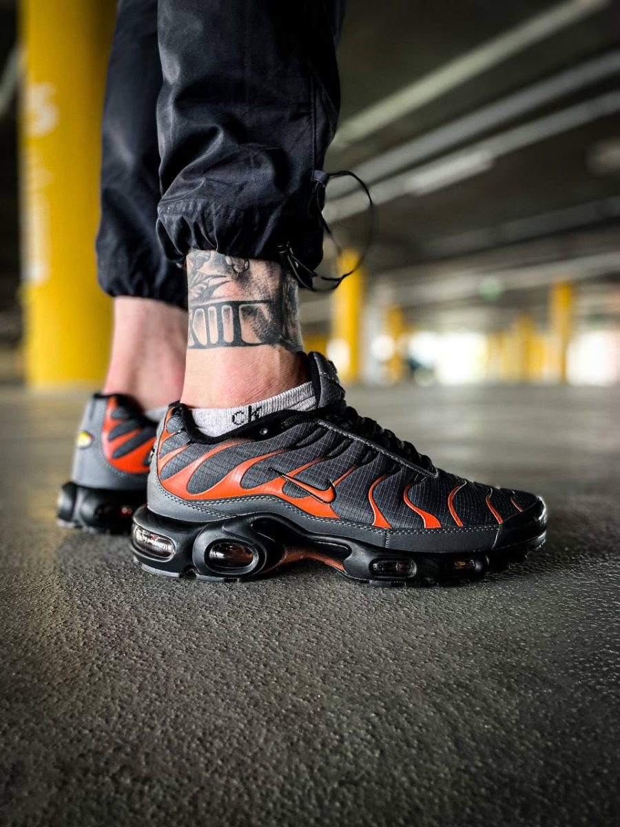 Кросівки Nike TN Air Max Plus Black/Orange