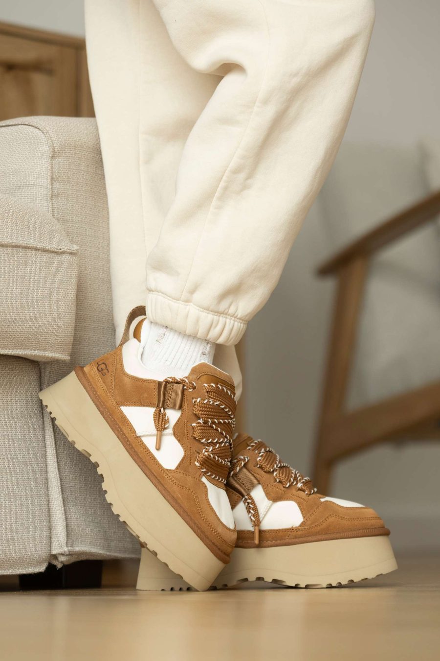 Черевики UGG Astromel Chestnut