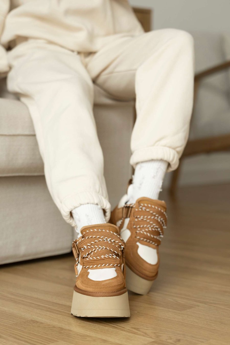 Черевики UGG Astromel Chestnut