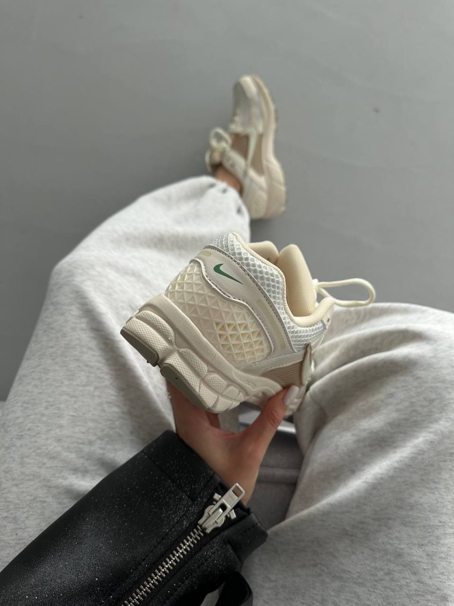 Кросівки Nike Air Zoom Vomero 5 Beige