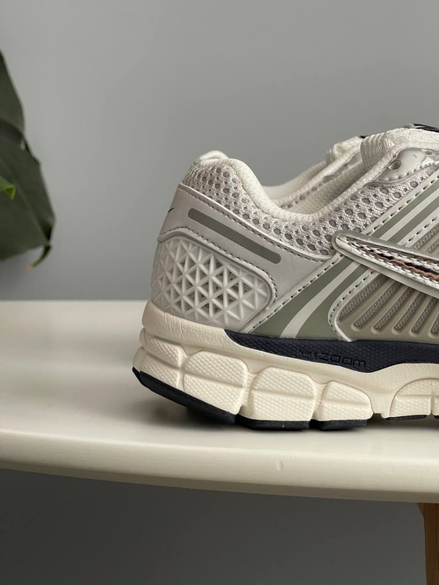 Кросівки Nike Air Zoom Vomero 5 Photon Dust