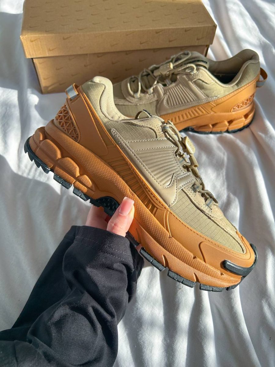 Кросівки Nike Air Zoom Vomero Roam Flax