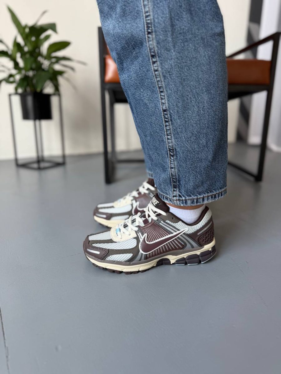 Кросівки Nike Zoom Vomero 5 Earth Fossil