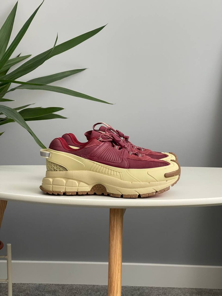 Кроссовки Nike Zoom Vomero Roam Team Red Gold