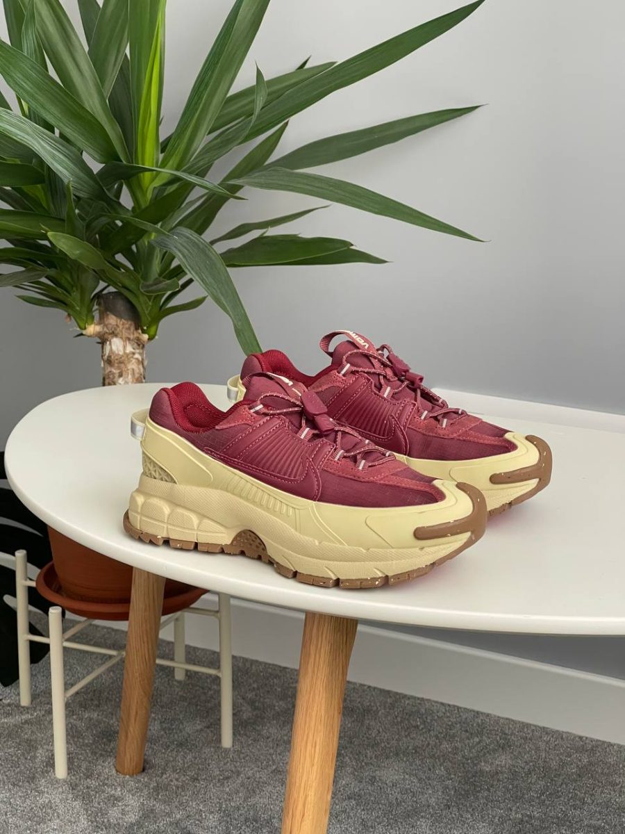 Кроссовки Nike Zoom Vomero Roam Team Red Gold