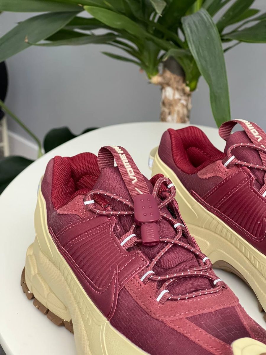 Кроссовки Nike Zoom Vomero Roam Team Red Gold