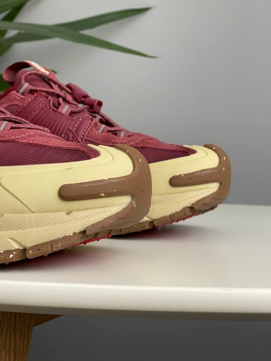 Кроссовки Nike Zoom Vomero Roam Team Red Gold