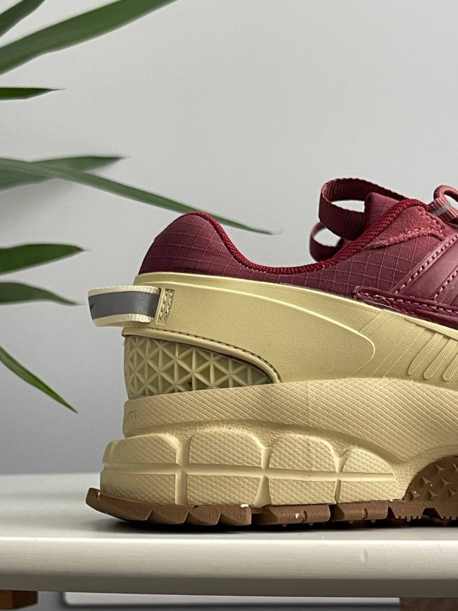 Кроссовки Nike Zoom Vomero Roam Team Red Gold