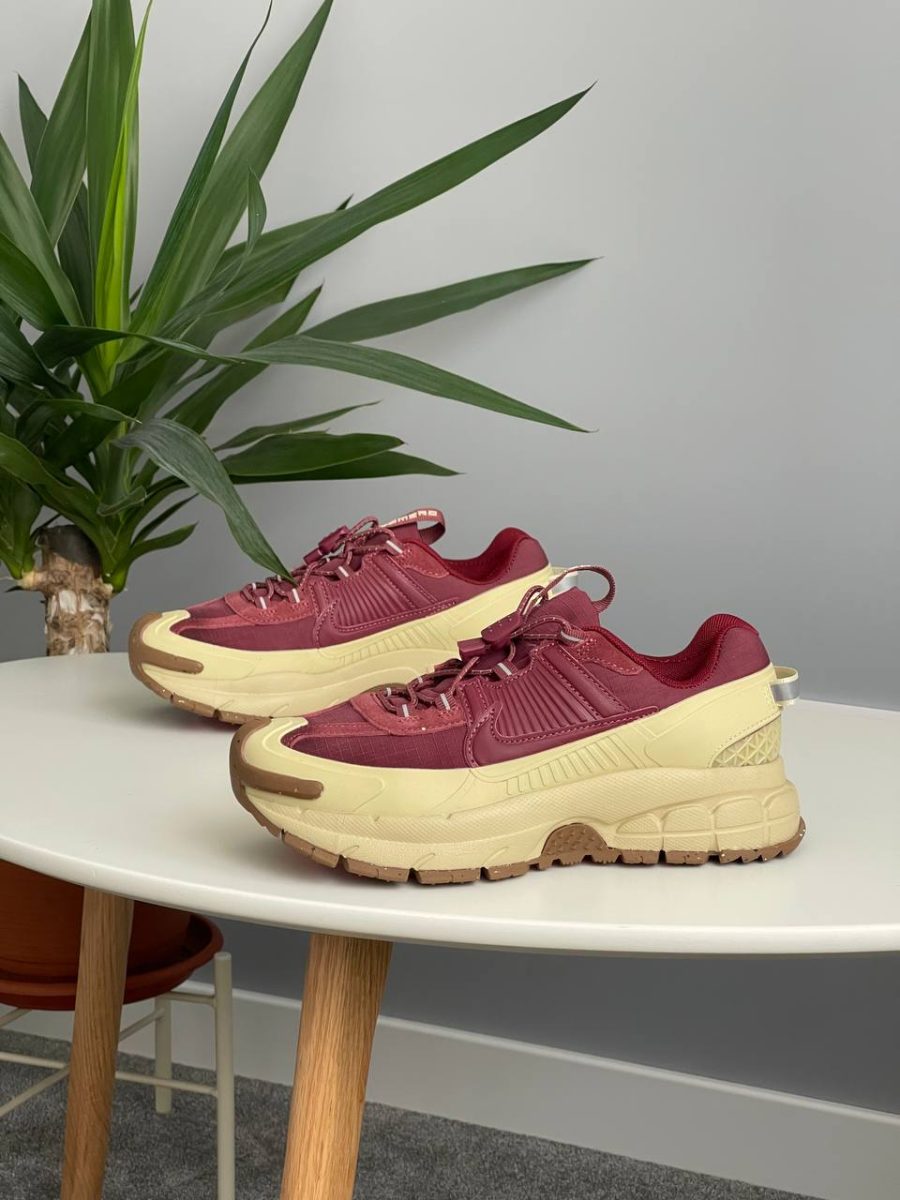 Кроссовки Nike Zoom Vomero Roam Team Red Gold