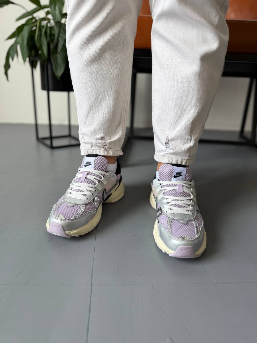 Кросівки Nike V2K Run Doll Barely Grape