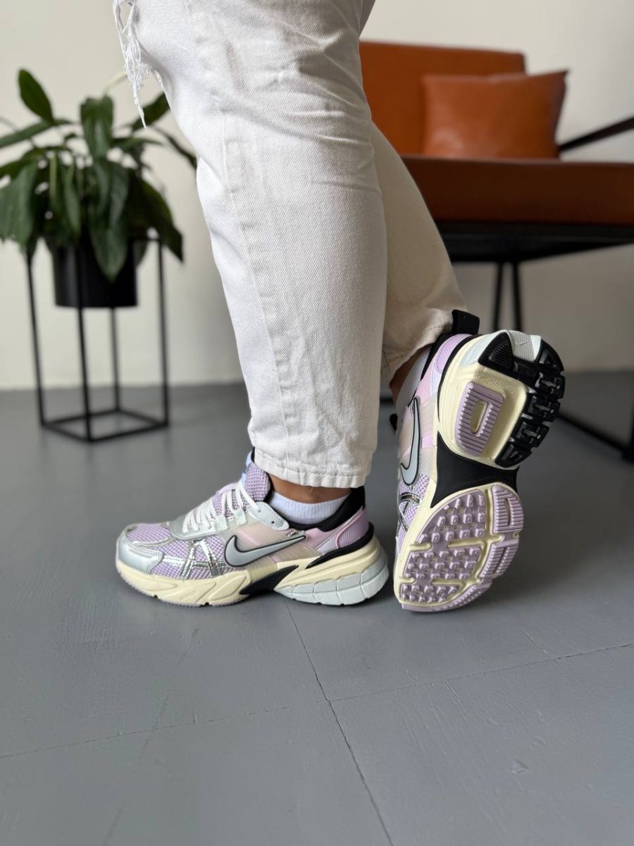 Кросівки Nike V2K Run Doll Barely Grape
