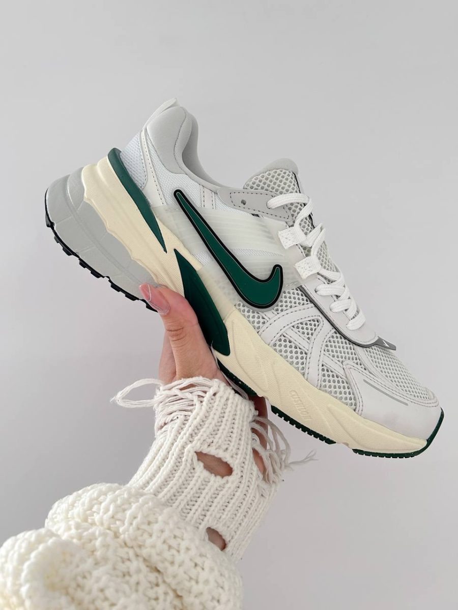 Кросівки Nike V2K Run Fir