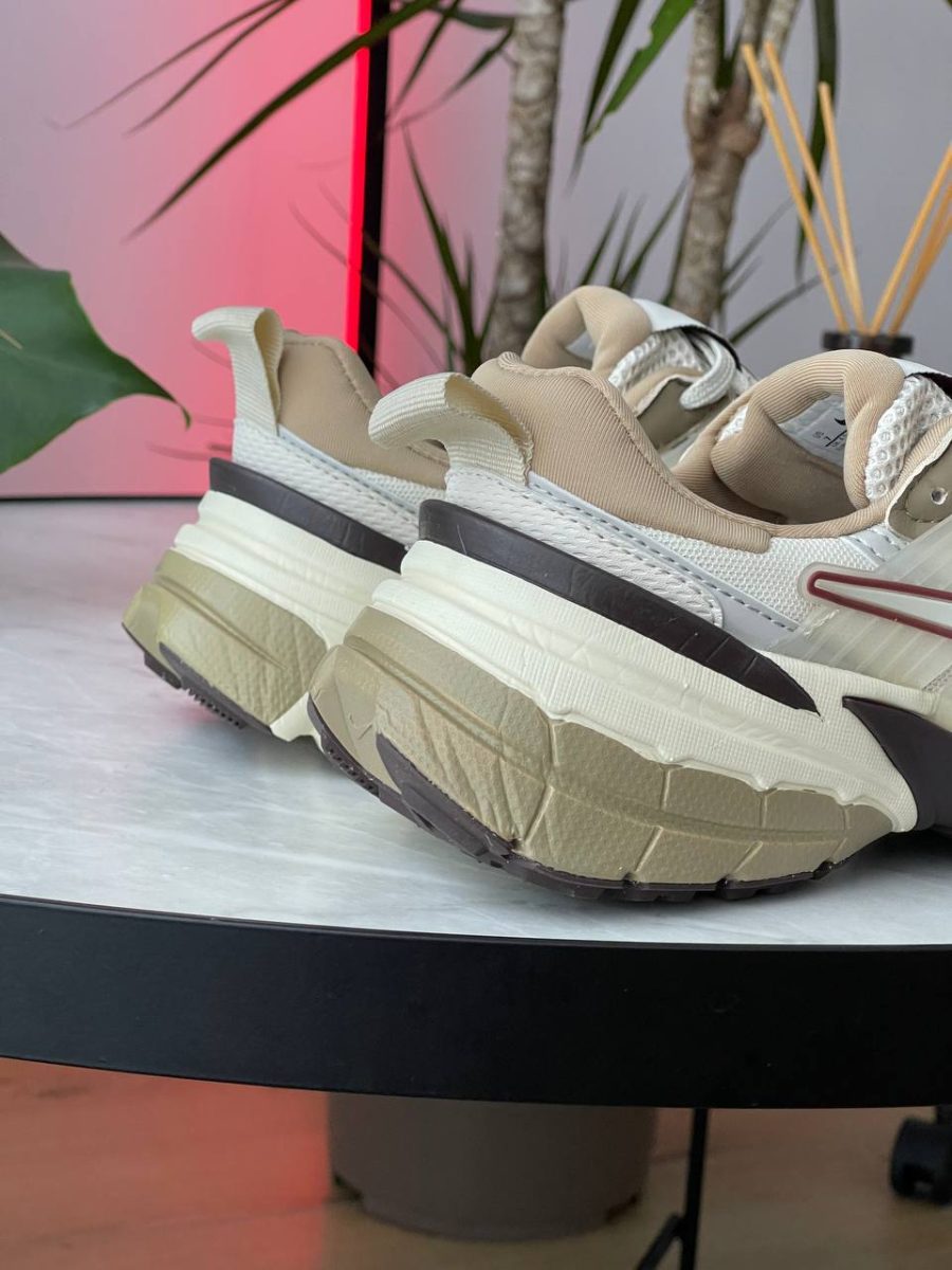 Кроссовки Nike V2K Run Light Orewood Brown