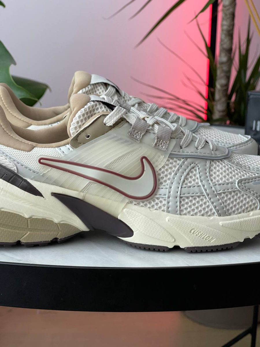 Кроссовки Nike V2K Run Light Orewood Brown