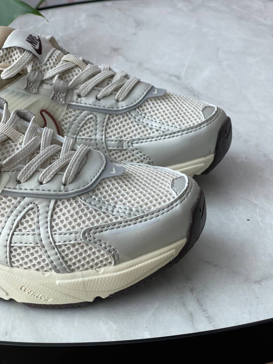 Кроссовки Nike V2K Run Light Orewood Brown