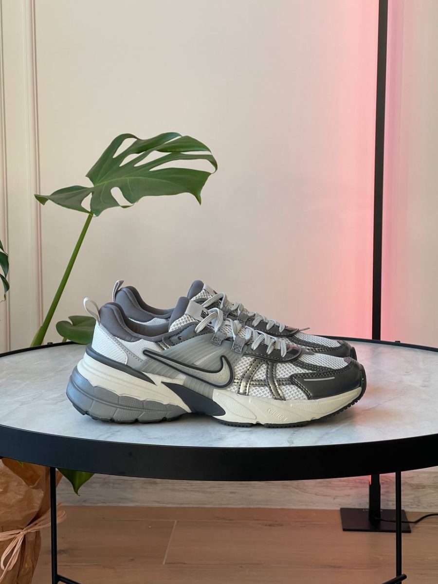 Кроссовки Nike V2K Run Pure Platinum Wolf Grey