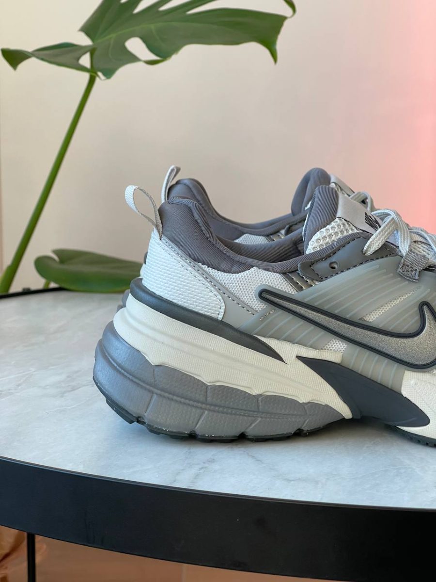 Кроссовки Nike V2K Run Pure Platinum Wolf Grey