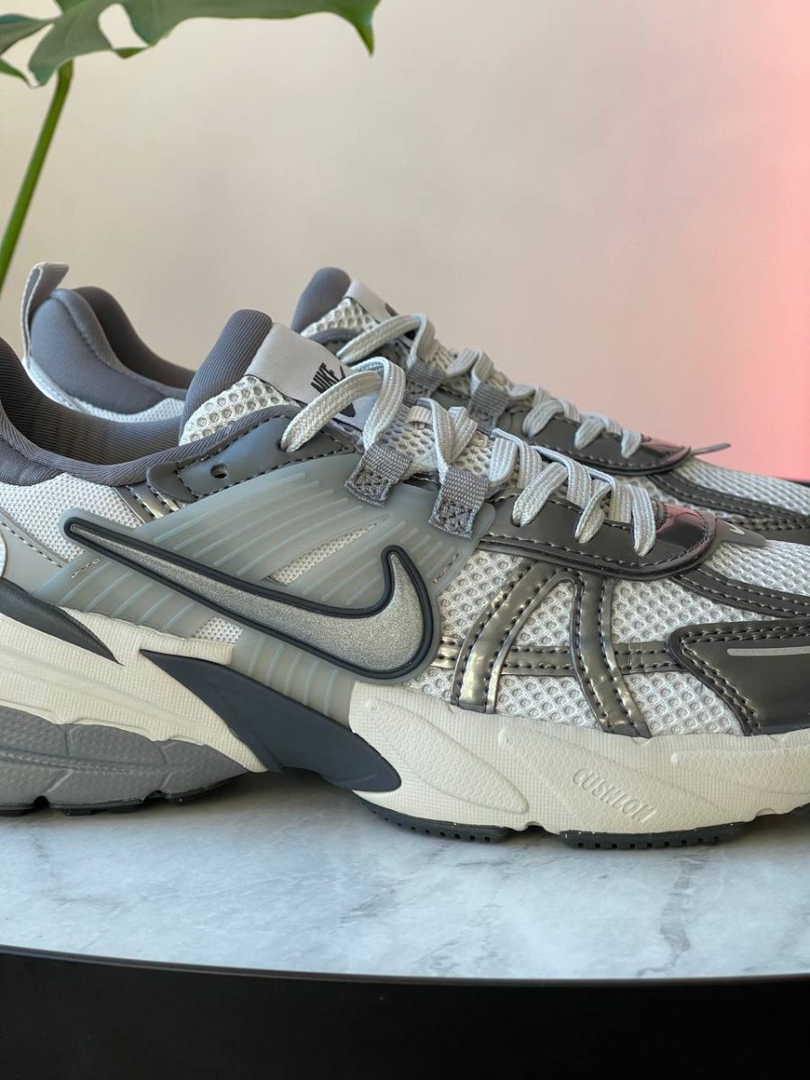 Кроссовки Nike V2K Run Pure Platinum Wolf Grey