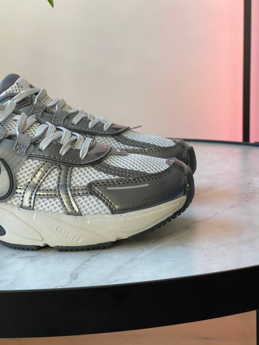 Кроссовки Nike V2K Run Pure Platinum Wolf Grey