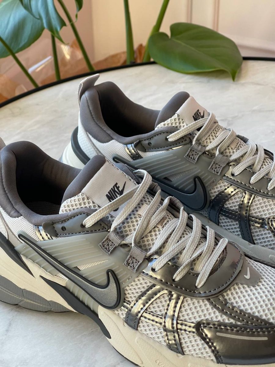 Кроссовки Nike V2K Run Pure Platinum Wolf Grey