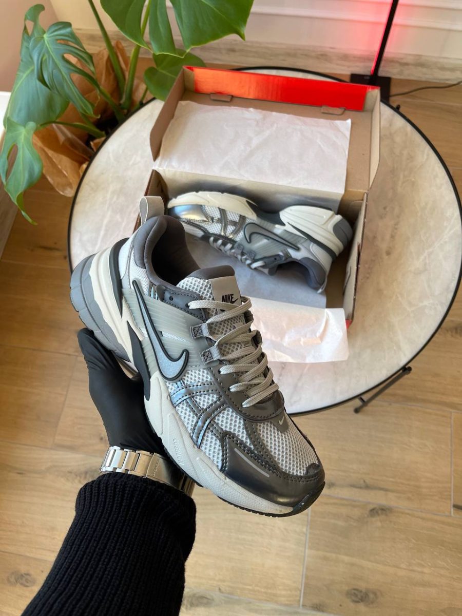 Кроссовки Nike V2K Run Pure Platinum Wolf Grey