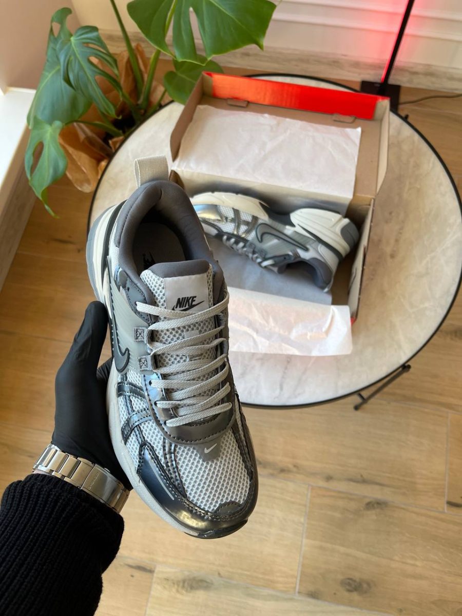 Кроссовки Nike V2K Run Pure Platinum Wolf Grey