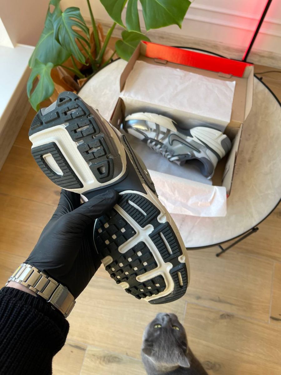 Кроссовки Nike V2K Run Pure Platinum Wolf Grey