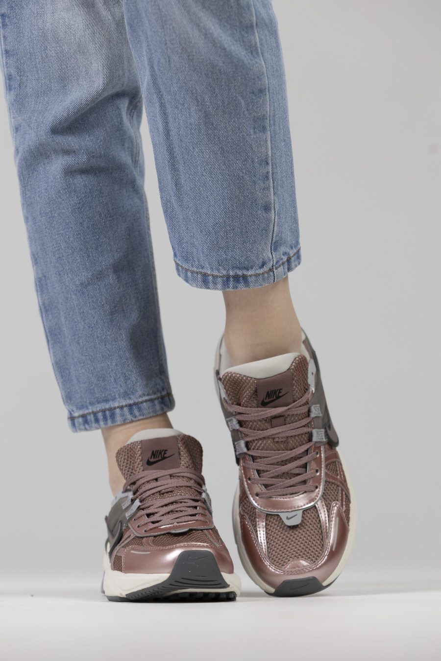 Кросівки Nike V2K Run Smokey Mauve