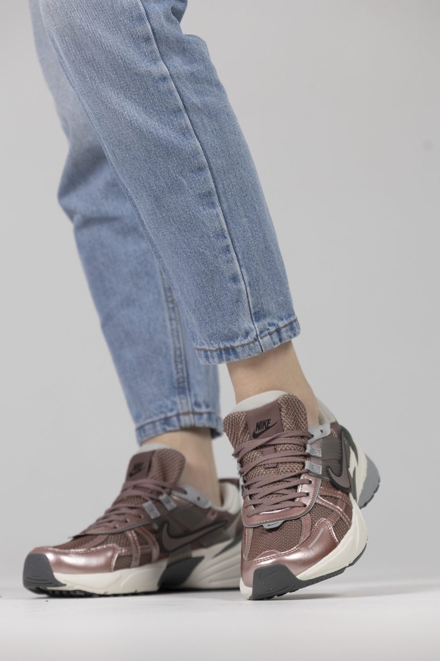 Кросівки Nike V2K Run Smokey Mauve