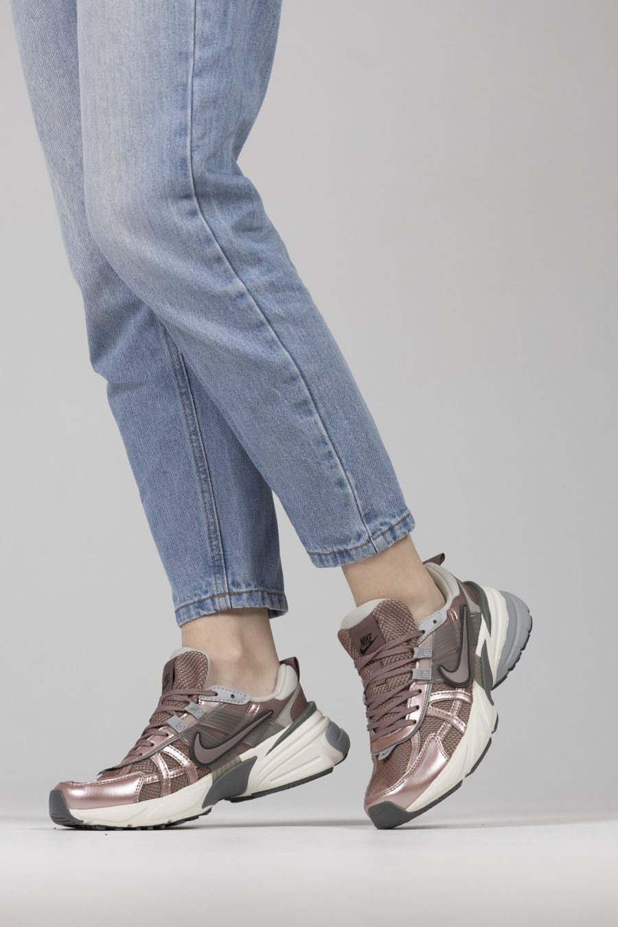 Кросівки Nike V2K Run Smokey Mauve