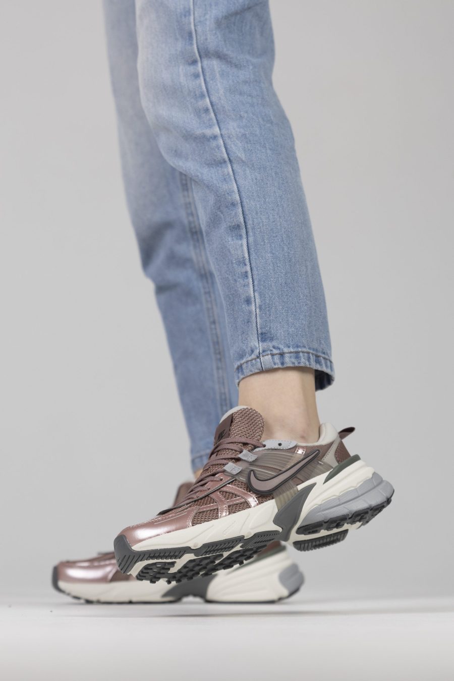 Кросівки Nike V2K Run Smokey Mauve
