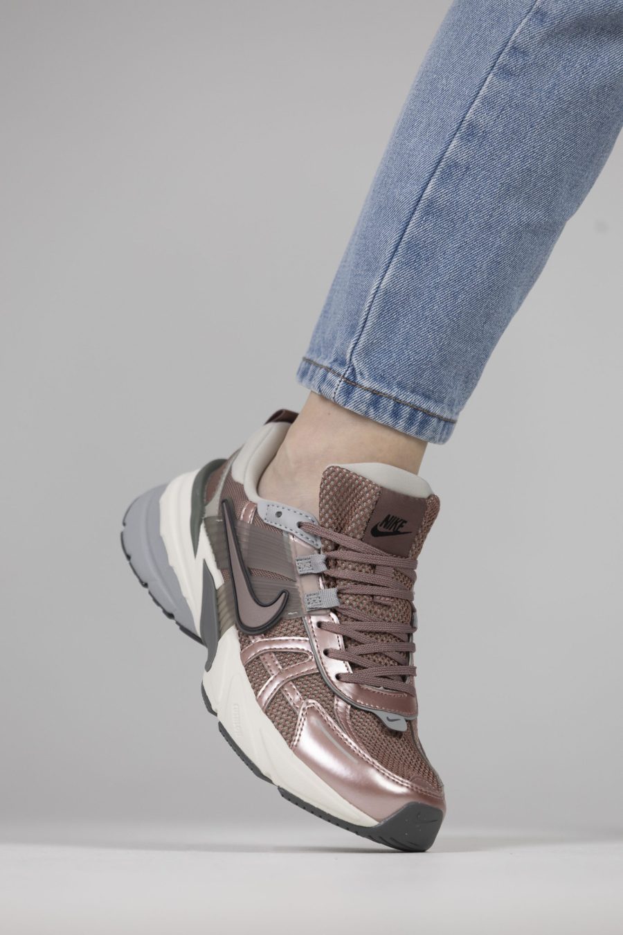 Кросівки Nike V2K Run Smokey Mauve