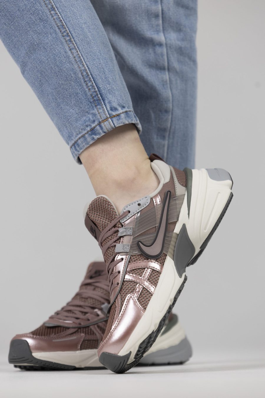 Кросівки Nike V2K Run Smokey Mauve