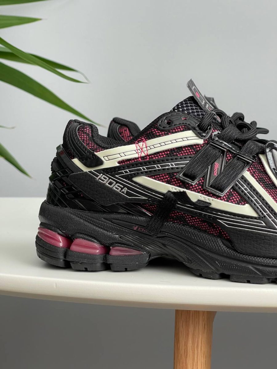 Кроссовки New Balance 1906A Black Dragon Berry