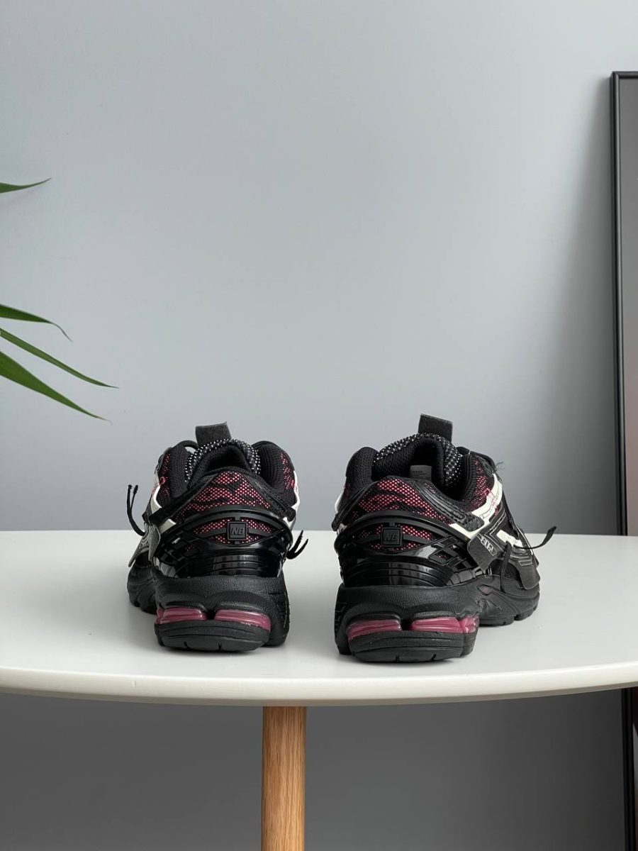 Кроссовки New Balance 1906A Black Dragon Berry