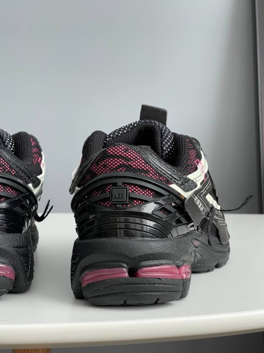 Кроссовки New Balance 1906A Black Dragon Berry