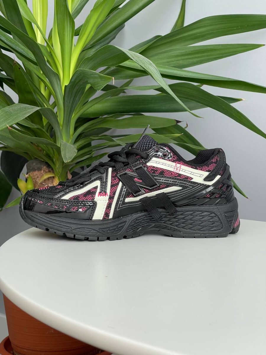 Кроссовки New Balance 1906A Black Dragon Berry